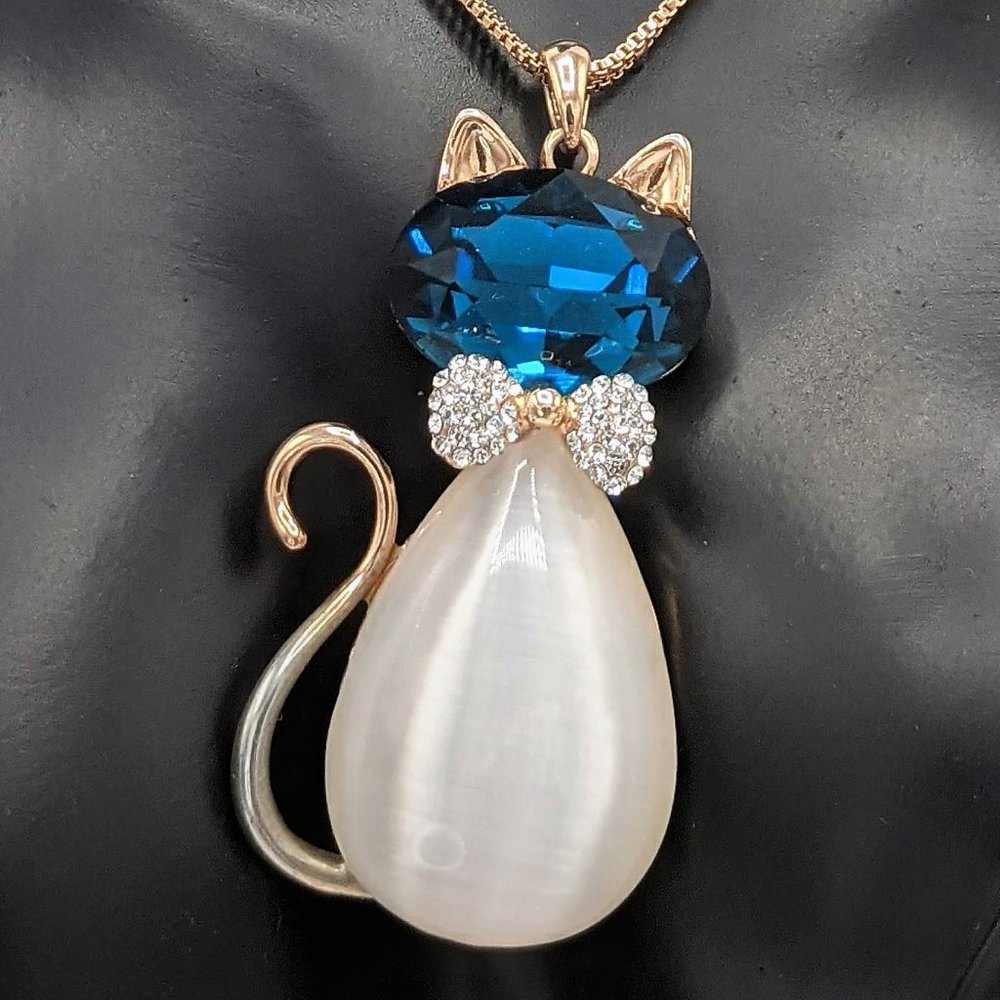 Lucite Jelly Belly Cat Blue and Clear Rhinestones